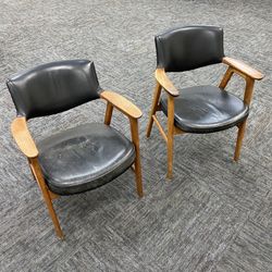 Erik Kirkegaard for Høng Stolefabrik MCM Armchairs Set Of 2 Accent Chairs Original Awesome 