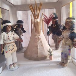 Set Of Four Native American Dolls And Teepee 
