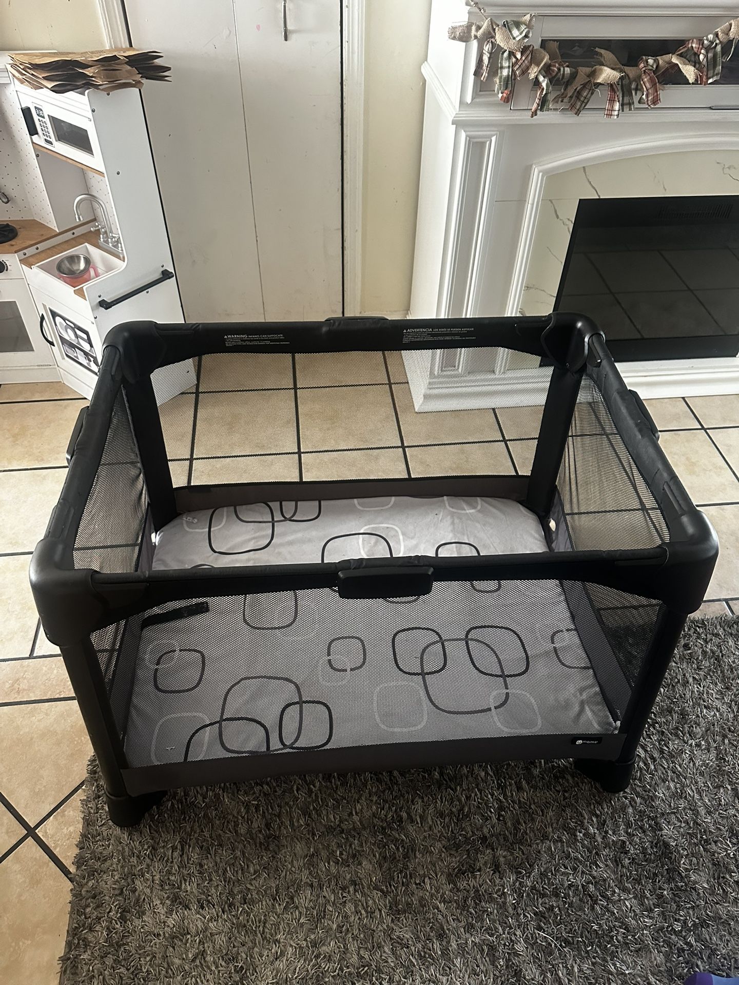 4moms Portable Breeze Go Playard
