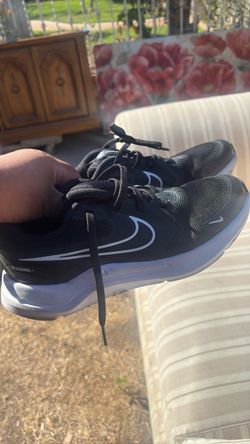 Nike size 5Y shoes kids