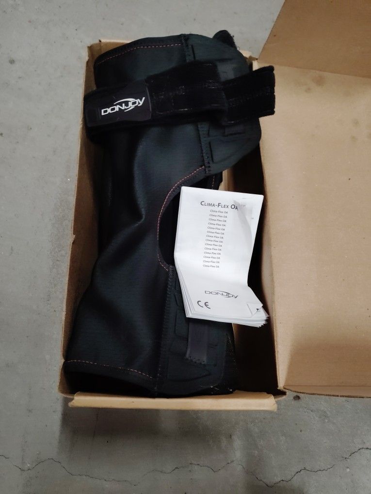 Donjoy CLIMA-FLEX OA Right MEDIAL-LEFT LATERAL Adjustable KNEE Brace LARGE W/Box
