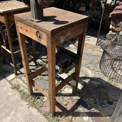 Grinder With Stand, Wire Wheel & Sanding Disk