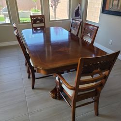 Wood Dining Room Table With Leaf and 6 Chairs 