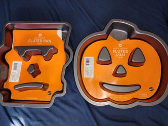 Wilton Frankenstein and Jack-o'-lantern Fluted Pans
Take 1 for $10 or both for $18