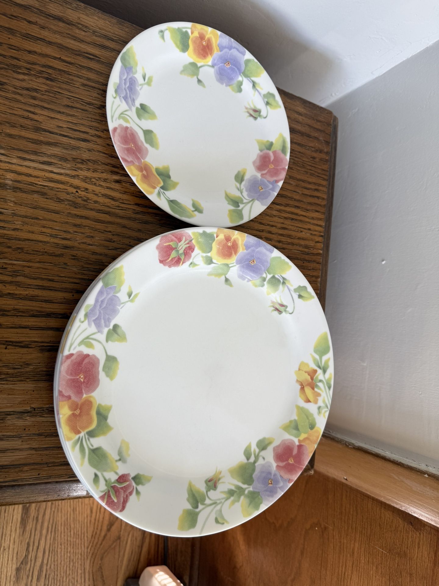 Corelle Summer Blush Pansy Plates - Set of 4 Dinner Plates 7 1/4” and 1 Saucer
