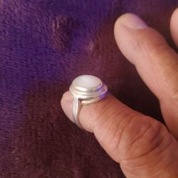1960'S Sterling 925 Mother of pearl Mens or Women's Ring. Size 7.