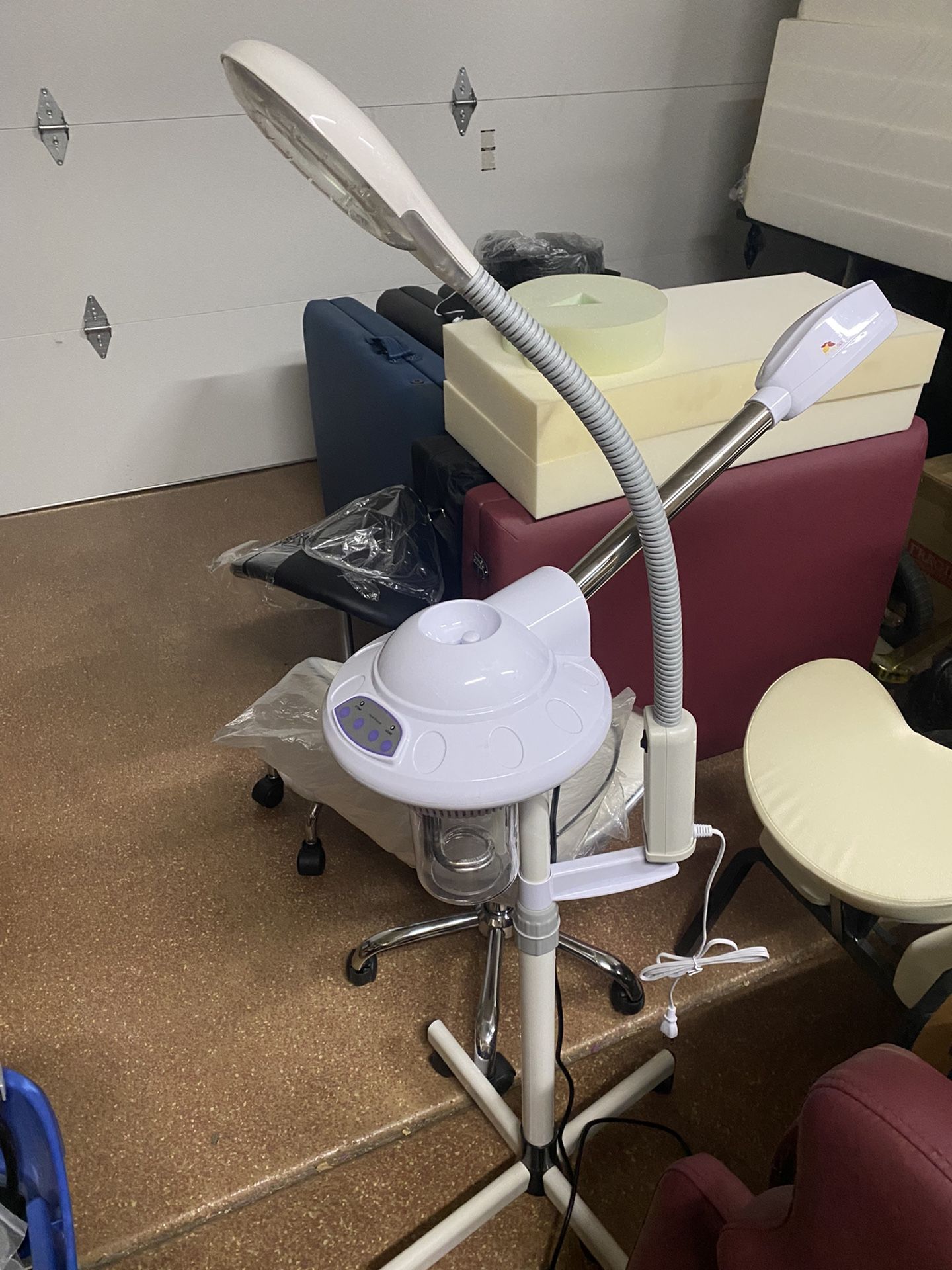 Facial Steamer And Maglamp 