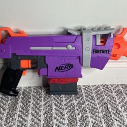 NERF Fortnite E8977 Motorized Dart Blast - Purple