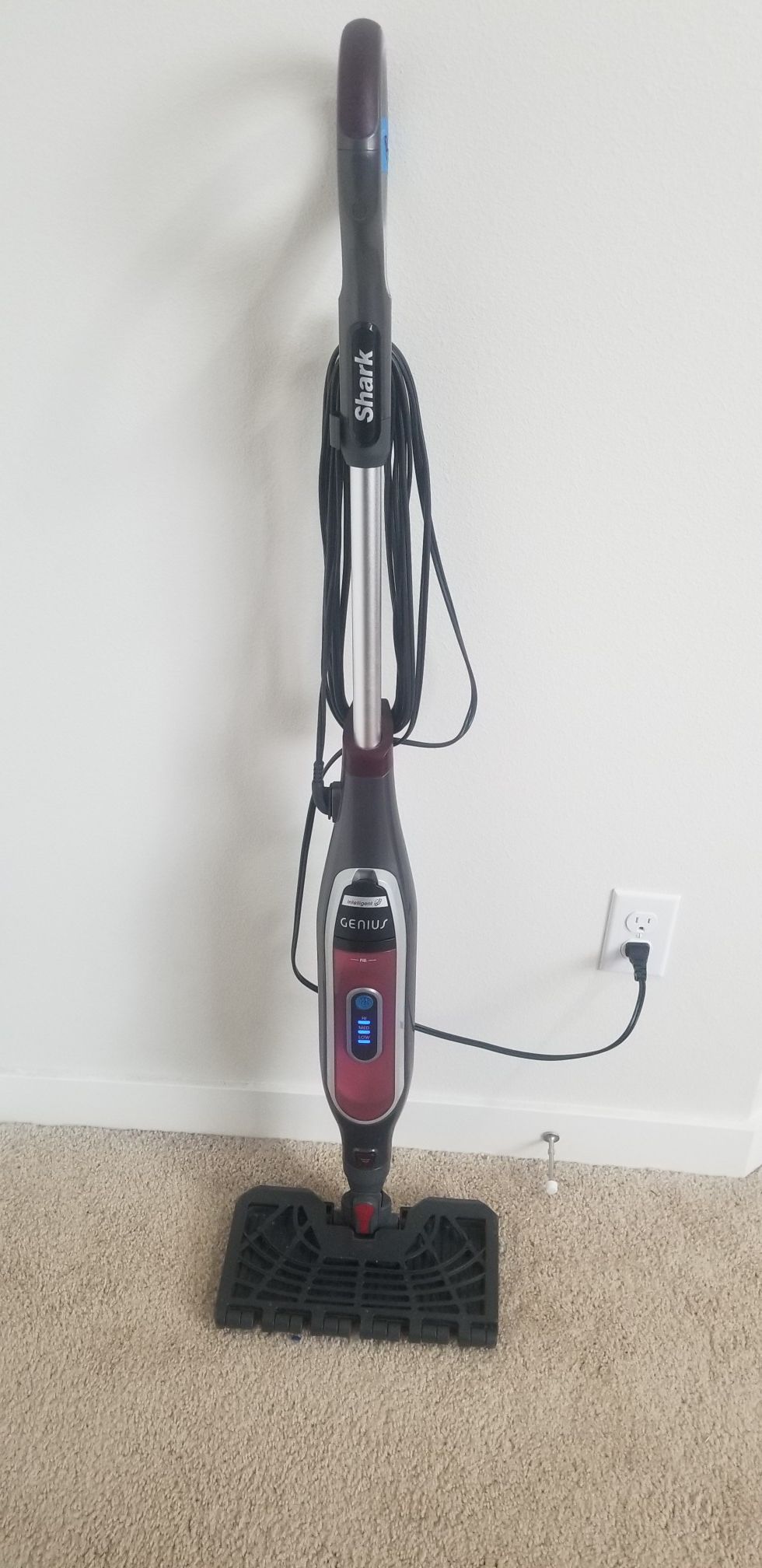 Shark Genius Hard Floor Cleaning System Pocket Steam Mop for Sale in Marysville, WA OfferUp