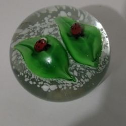 BLOWN ART GLASS LADY BUGS - LEAVES PAPERWEIGHT 3"- A900