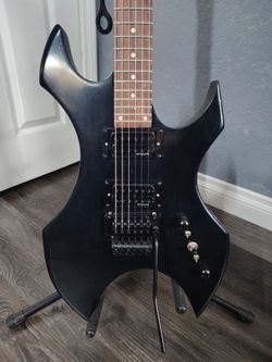 BC Rich style guitar