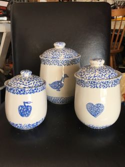 Set of country ceramic jars