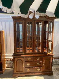 Ethan Allen 3 Drawer Glass Shelves China Cabinet $150 OBO!