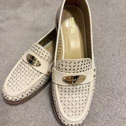 Women’s shoes