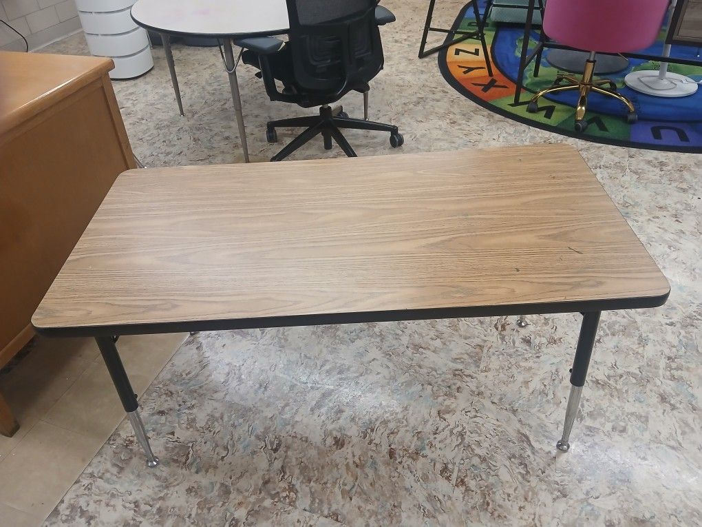 Small Table 4'x2.5'x 3.5