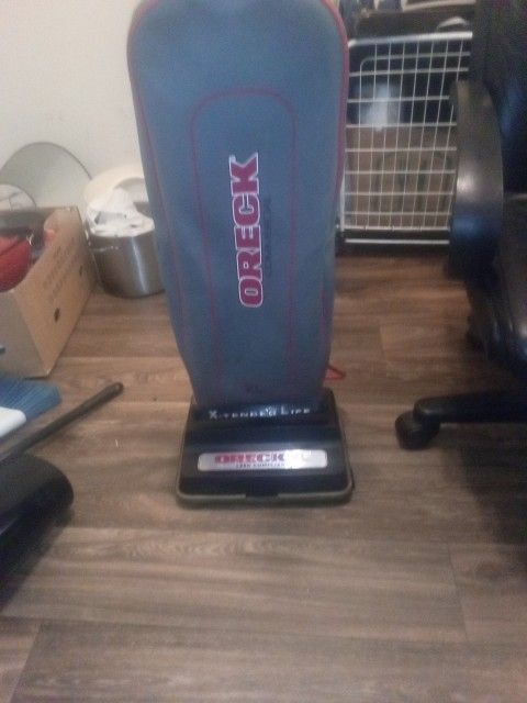 This Is An Oreck XL Commercial Vacuum Works Great 100 Bucks