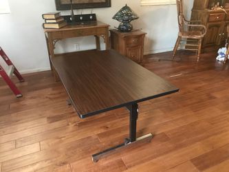 Adjustable height heavy duty table