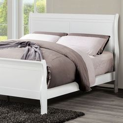4 Piece Queen Bedroom set (Queen bed, Nightstand, Dresser & Mirror) ($550.00)