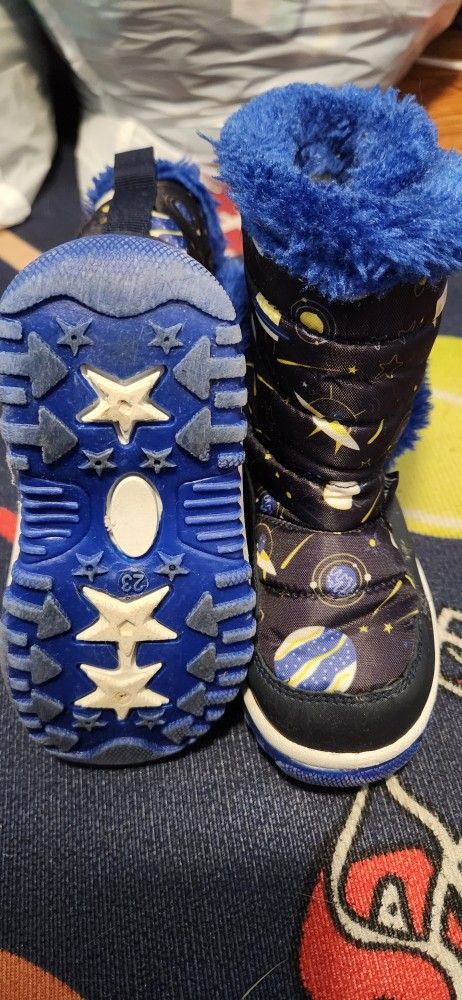 Kids Snow Boots And Snow Pants. $5 Each