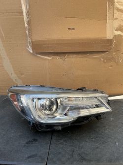 2022 Subaru Ascent right headlight Oem