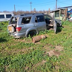 2001 , toyota sequoia , with V8  4 wheel drive