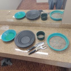 Gold Pans And Classifier 