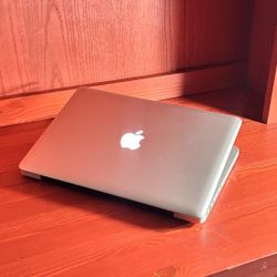 Apple Macbook Pro 13” I5/8GB/256GB SSD macOS 15.1 Sequoia $140