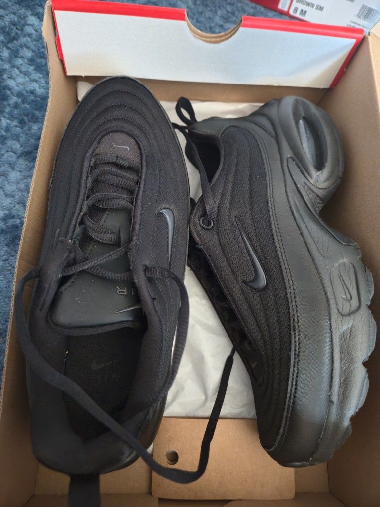 Womens Nike Like New Size 8
