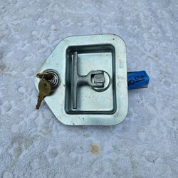 Tool box latch- new w/keys