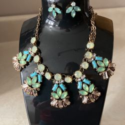 Vintage Look Elegant Costume Statement Necklace And Earring Set