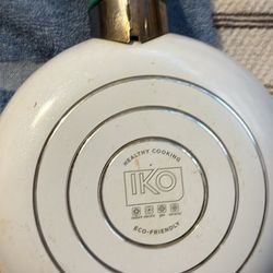 8” ceramic egg pan