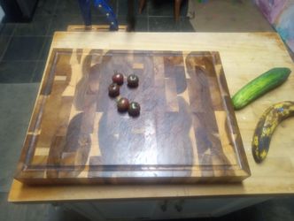 La Mongoose Acacia Cutting board