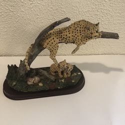 Cheetah And Cubs Vintage , Resin Statue  Figurines On Wood Base