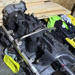 Intake Manifold And Injectors 