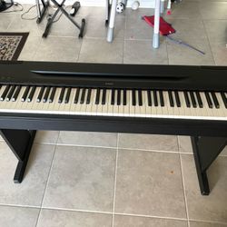 Yamaha Piano ..88 Keys .. Digital Piano With Stand