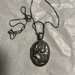 Vintage Sterling Silver Cameo Pendant Locket Necklace