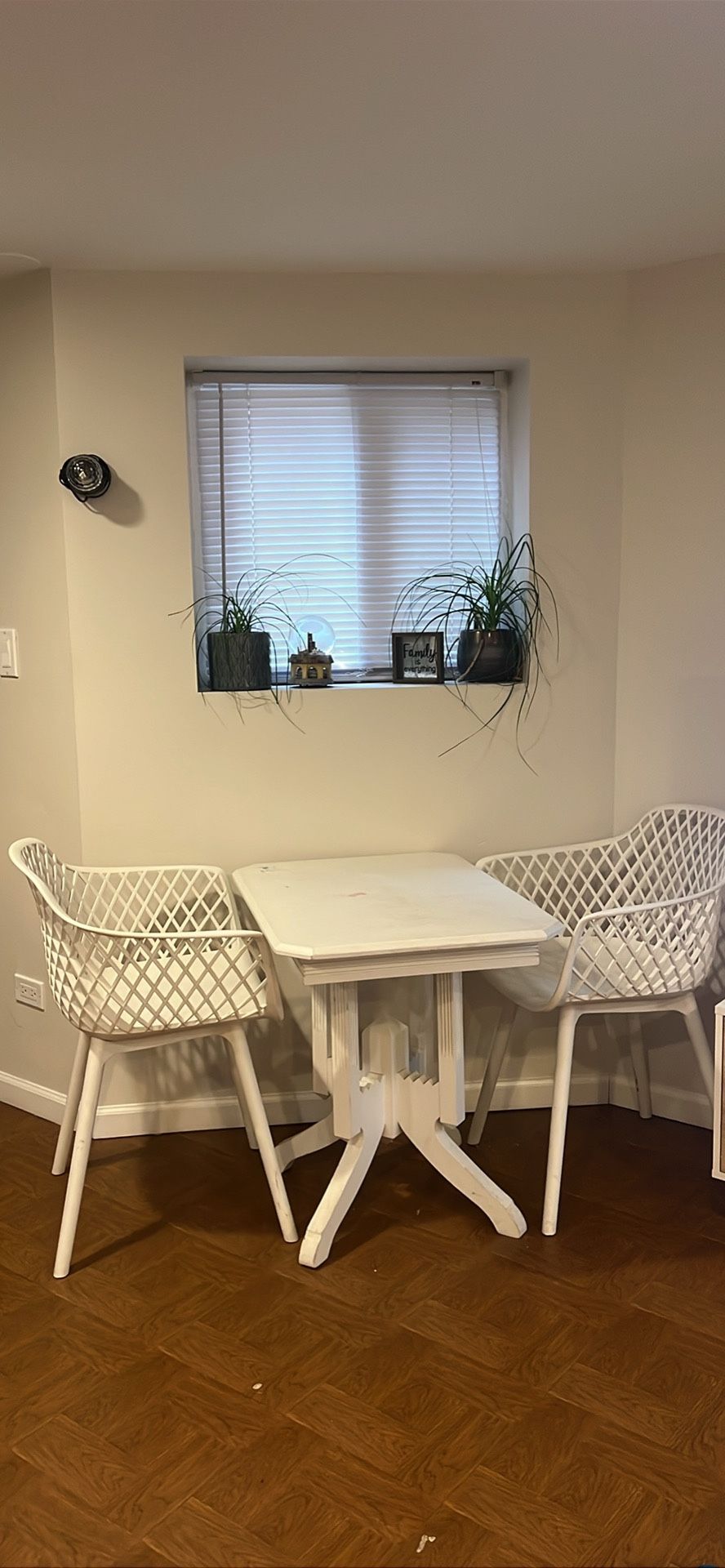Breakfast Table With 2 Chairs
