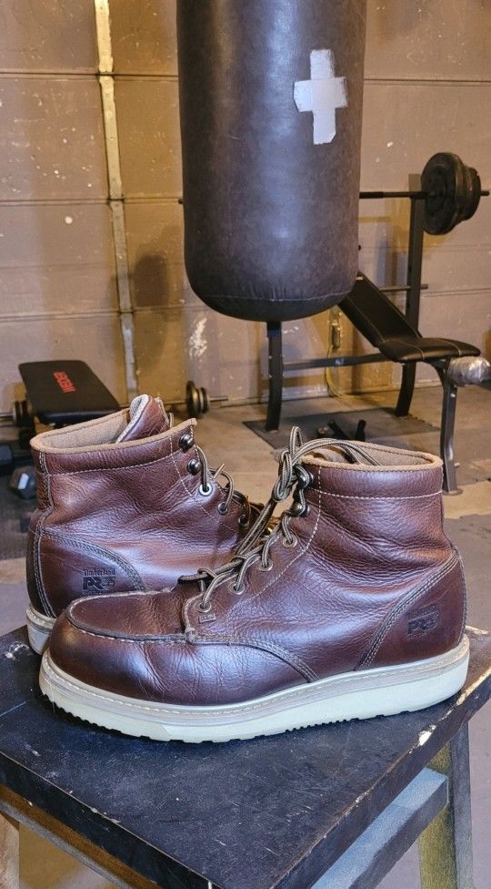 Size 11  Timberland Barstow Leather Boots