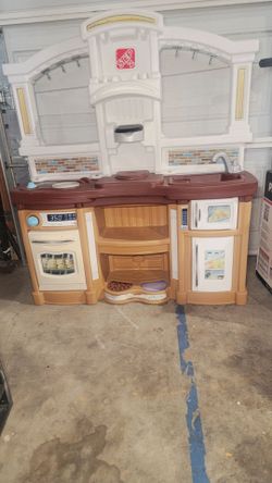 girl's kitchen
