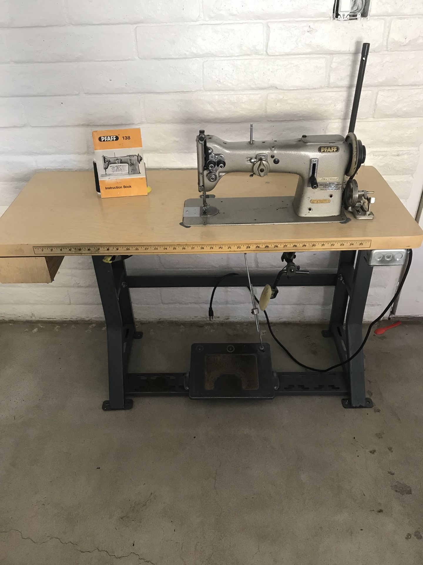 PFAFF industrial commercial sewing machine model 138 for Sale in Phoenix, AZ OfferUp