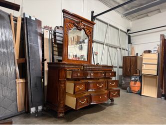 Chest of drawers with mirror