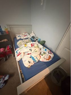 Twin bed