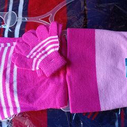 Hats, scarves & gloves read description