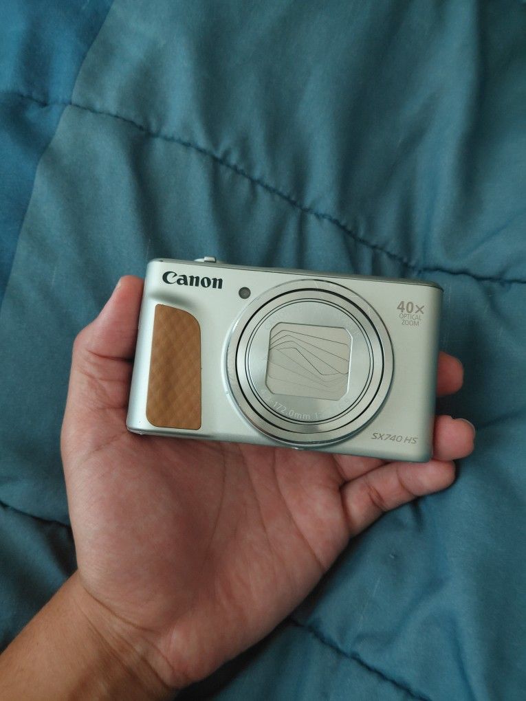 Canon PowerShot SX740 HS (Silver)
