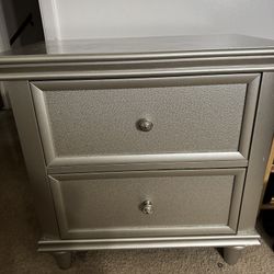 Medium sized dresser 