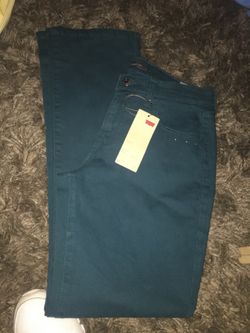 Brand new Levi’s 505 pants size 6 for women