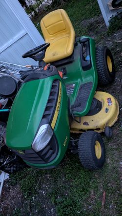 John Deere E150 Ride on Lawnmower