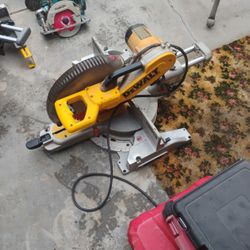 DeWalt Sliding Compound Miter Saw Corded