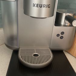 Keurig Coffee Maker With Latte And Cappuccino Functionality Convenient  Brewing - (Nickel) Bundle with Stainless Steel Tumbler, and Italian Roast  K-Cu for Sale in Queens, NY - OfferUp