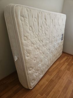 Queen Size Pillow Top Mattress
